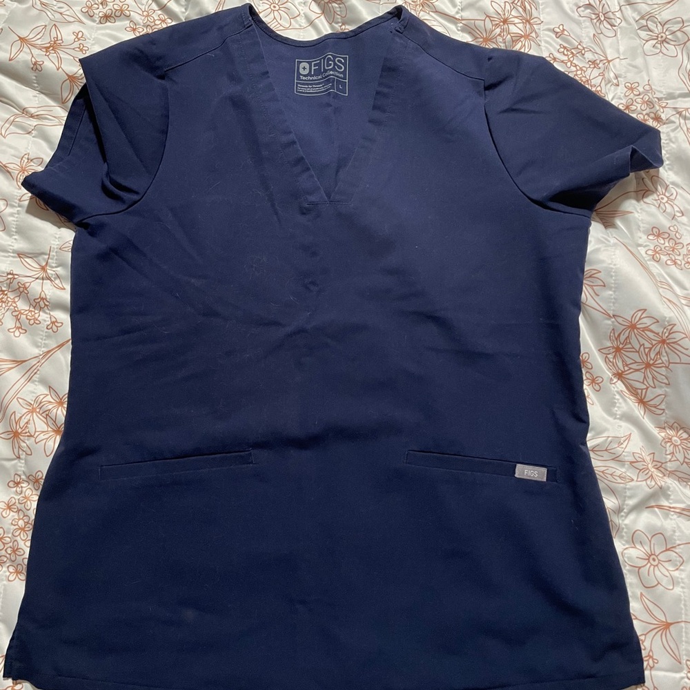 TWO SHIRTS - Figs Casma 3 pocket scrub top